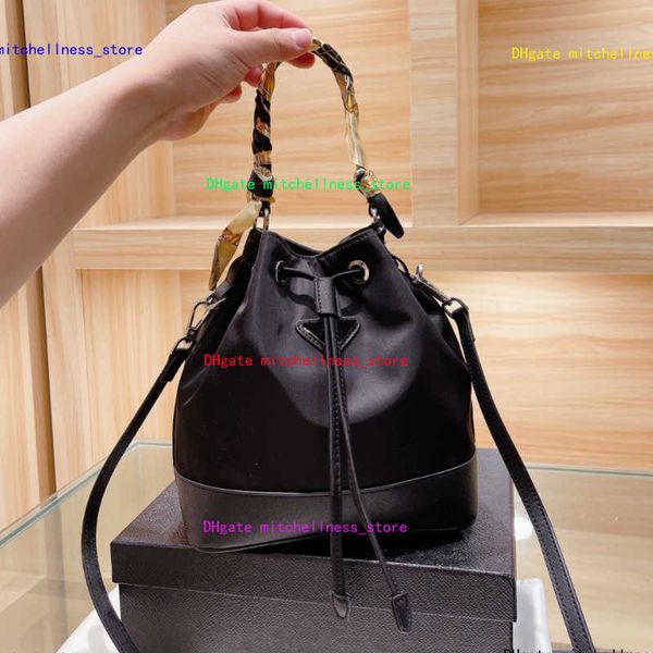 2023 nylon women's drawstring bucket bag brand handbag solid shoulder bag crossbody luxury torso bag women's canvas
2023 nylon women's drawstring bucket bag brand handbag solid shoulder bag crossbody luxury torso bag women's canvas