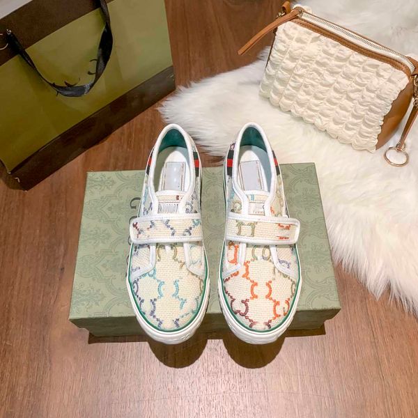 1977 women and men casual shoes running shoes sneakers italian luxury white pink classic jacquard denim retro tennis sneakers, Black
1977 women and men casual shoes running shoes sneakers italian luxury white pink classic jacquard denim retro tennis sneakers, Black