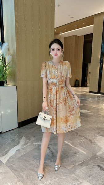 new dress 2023 early spring new print short sleeve fashion v-neck mid waist panel mid length dress, Black
new dress 2023 early spring new print short sleeve fashion v-neck mid waist panel mid length dress, Black