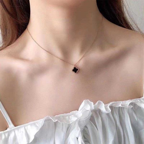 clover necklace designer four-leaf clover pendant necklace colorless titanium steel reversible ladies korean version of simple temperament c, Silver
clover necklace designer four-leaf clover pendant necklace colorless titanium steel reversible ladies korean version of simple temperament c, Silver