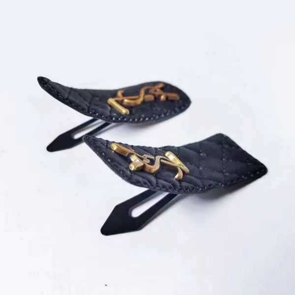 Classical Black Gold Letter Logo Hair Clip for Women European Popular Stylish Designer Women's Hair Barrette Accessories Jewelry Gift Top Quality
Classical Black Gold Letter Logo Hair Clip for Women European Popular Stylish Designer Women's Hair Barrette Accessories Jewelry Gift Top Quality