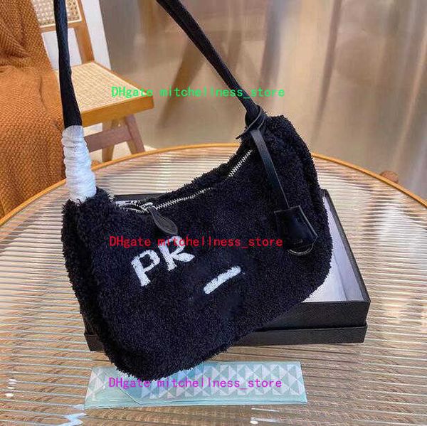 luxurys designers re-edition 2000 shoulder bag faux fur casual plush pure color handbag fashion winter pink fluffy purse
luxurys designers re-edition 2000 shoulder bag faux fur casual plush pure color handbag fashion winter pink fluffy purse