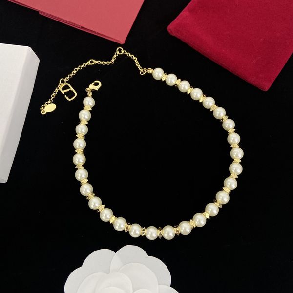 Women's Necklace Luxury Gold Heart Pearl Boutique Jewelry Designer Design Double V-Letter Classic Jewelry
Women's Necklace Luxury Gold Heart Pearl Boutique Jewelry Designer Design Double V-Letter Classic Jewelry