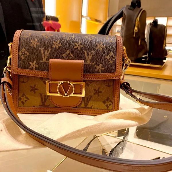 2023 dauphine fashion bags shoulder women's handbag designer brand messenger bag wallet purse crossbody bag
2023 dauphine fashion bags shoulder women's handbag designer brand messenger bag wallet purse crossbody bag