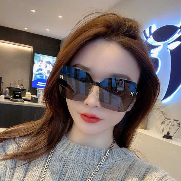 2021 new fashion polarizer sunglasses women's tr90 material eyeglass frame 9977, White;black
2021 new fashion polarizer sunglasses women's tr90 material eyeglass frame 9977, White;black