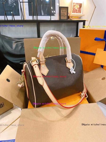 designer leather handbag shoulder bag mini boston 2021 tide restoring ancient ways classic fashion pillow pack lightweight high quality
designer leather handbag shoulder bag mini boston 2021 tide restoring ancient ways classic fashion pillow pack lightweight high quality