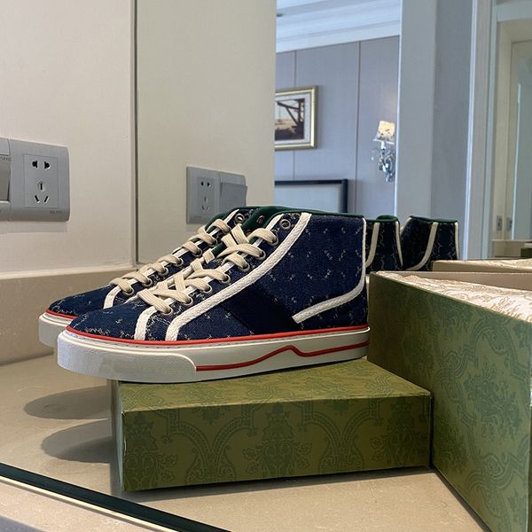 2023 luxury shoes mens womens sneaker new designer flat bottom black low help white green authentic trump card leisure versatile classic cas
2023 luxury shoes mens womens sneaker new designer flat bottom black low help white green authentic trump card leisure versatile classic cas