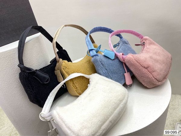 women's 2023 new lamb hair crescent bag star single-shoulder portable underarm staff bag
women's 2023 new lamb hair crescent bag star single-shoulder portable underarm staff bag