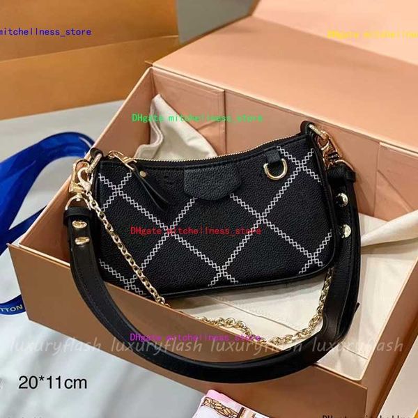 women designers shoulder bags fashion handbags 2022 easy pouch on strap new embossing with letters vintage tote chain design
women designers shoulder bags fashion handbags 2022 easy pouch on strap new embossing with letters vintage tote chain design
