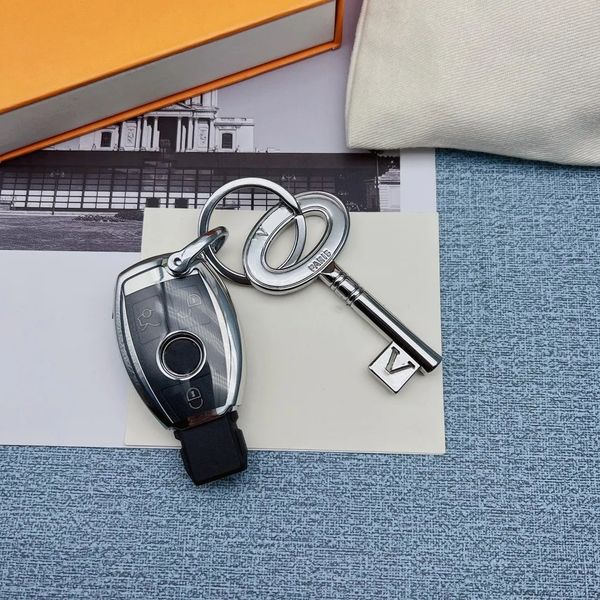 keychain letter v designer mens luxury silver car keyring womens buckle keychains handmade leather women bag ornament pendant send box origi
keychain letter v designer mens luxury silver car keyring womens buckle keychains handmade leather women bag ornament pendant send box origi