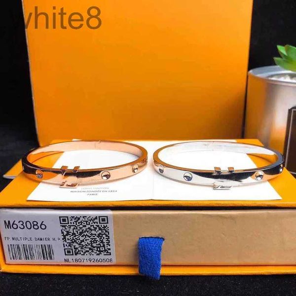 bangle designer316l stainless steel carm bracelet in tree colors plated for women wedding jewelry ave box stamp ps8275270n wp8a, Black
bangle designer316l stainless steel carm bracelet in tree colors plated for women wedding jewelry ave box stamp ps8275270n wp8a, Black