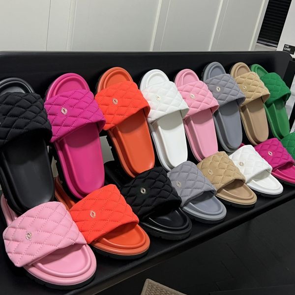 chan c quilted designer men women slippers hook loop outdoor sandals embossed logo pool slides pool pillow sandal thick bottom mule summer f, Black
chan c quilted designer men women slippers hook loop outdoor sandals embossed logo pool slides pool pillow sandal thick bottom mule summer f, Black