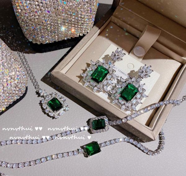 brilliant green zircon earrings bracelet luminous full diamond earring flower crystal bracelets women wedding jewelry sets1317720, Black
brilliant green zircon earrings bracelet luminous full diamond earring flower crystal bracelets women wedding jewelry sets1317720, Black