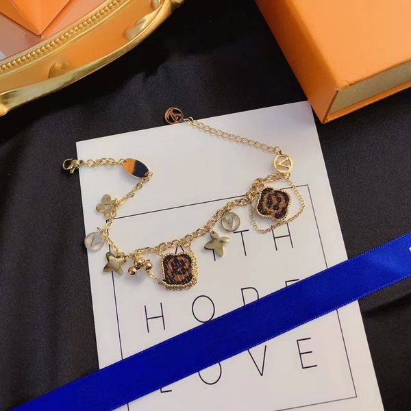luxury designer bracelet charm hip hop women mens bracelets trendy cuban chain stainless steel cuff bangle couple jewelry, Golden;silver
luxury designer bracelet charm hip hop women mens bracelets trendy cuban chain stainless steel cuff bangle couple jewelry, Golden;silver
