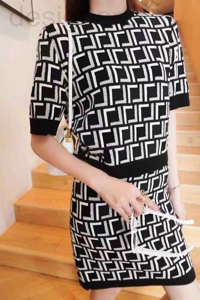 casual dresses designer womens dress clothes sweater tracksuit two piece set shirt jacquard wrapped hip half skirt knitted slim fit high wai, Black;gray
casual dresses designer womens dress clothes sweater tracksuit two piece set shirt jacquard wrapped hip half skirt knitted slim fit high wai, Black;gray