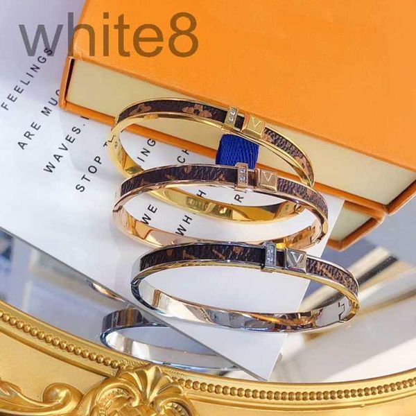 bangle designerdesigner for women gents bracelet gold 3 color luxury black bracelets jewelry stainless steel wristband cuff fasion accessori
bangle designerdesigner for women gents bracelet gold 3 color luxury black bracelets jewelry stainless steel wristband cuff fasion accessori