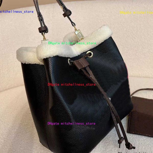 drawstring luxury handbag women winter lambswool bucket totes leather handbag designer crossbody purse lady print shopping bucket
drawstring luxury handbag women winter lambswool bucket totes leather handbag designer crossbody purse lady print shopping bucket