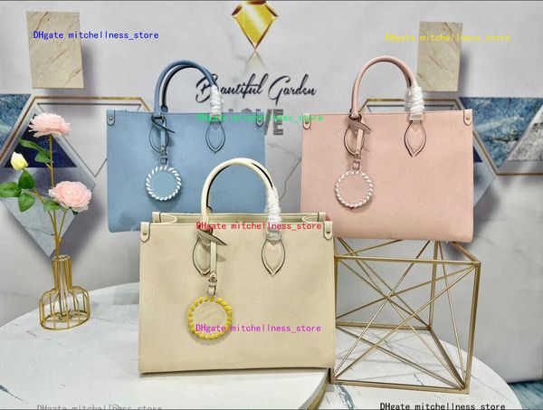 fashion luxurys designers bags onthego medium tote women handbags by the pool monograms embossing shoulder bag m45718
fashion luxurys designers bags onthego medium tote women handbags by the pool monograms embossing shoulder bag m45718