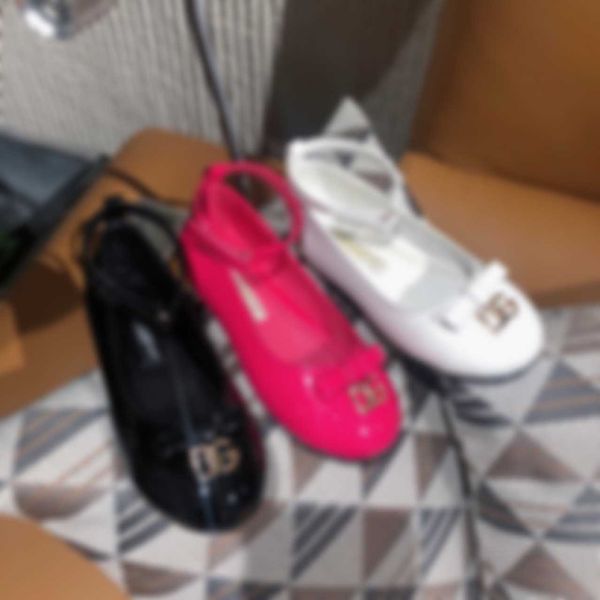 23ss kids sandals kidss designer shoes baby spring summer new girls leather shoeses white princess shoes black shoe bow kids clothes, Black;red
23ss kids sandals kidss designer shoes baby spring summer new girls leather shoeses white princess shoes black shoe bow kids clothes, Black;red
