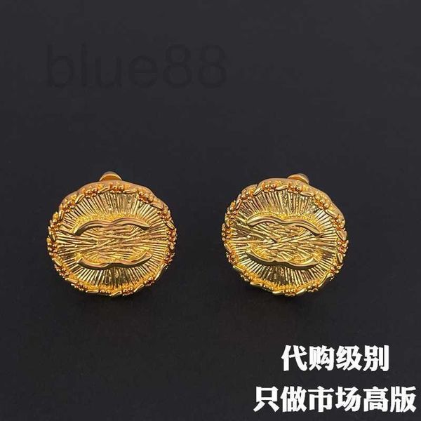 charm designer court style letters brass plated diamond grille earrings exaggerated circle ear clips mk8x, Golden
charm designer court style letters brass plated diamond grille earrings exaggerated circle ear clips mk8x, Golden
