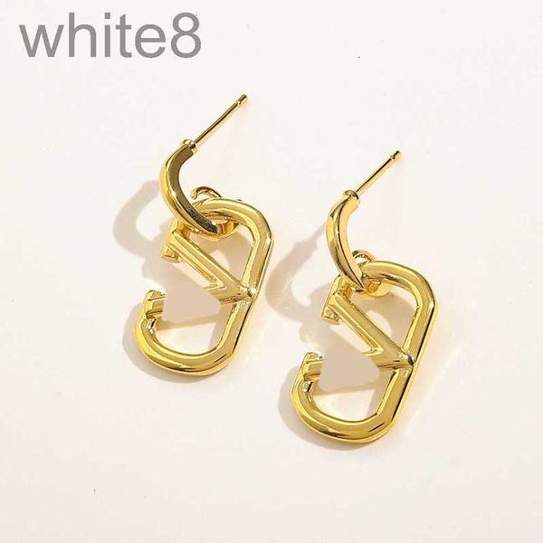charm designer 2021 new family letter earrings simple copper plated genuine gold female 925 silver needle fi18, Golden
charm designer 2021 new family letter earrings simple copper plated genuine gold female 925 silver needle fi18, Golden