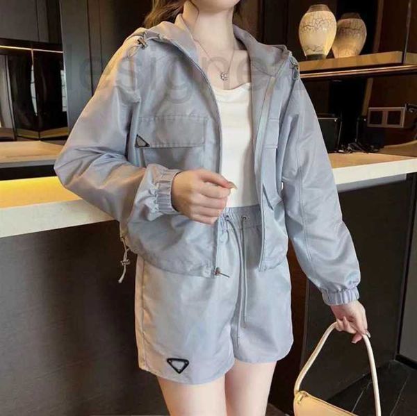 women's two piece pants designer spring/summer 23 new functional style zipper hooded short coat with elastic waist shorts set for women, White 
women's two piece pants designer spring/summer 23 new functional style zipper hooded short coat with elastic waist shorts set for women, White