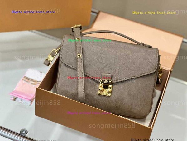 wallet new brand vintage cowhide shoulder crossbody packages tote embossing messenger pckage fashion bags luxury designer bag the same style, Red;black
wallet new brand vintage cowhide shoulder crossbody packages tote embossing messenger pckage fashion bags luxury designer bag the same style, Red;black