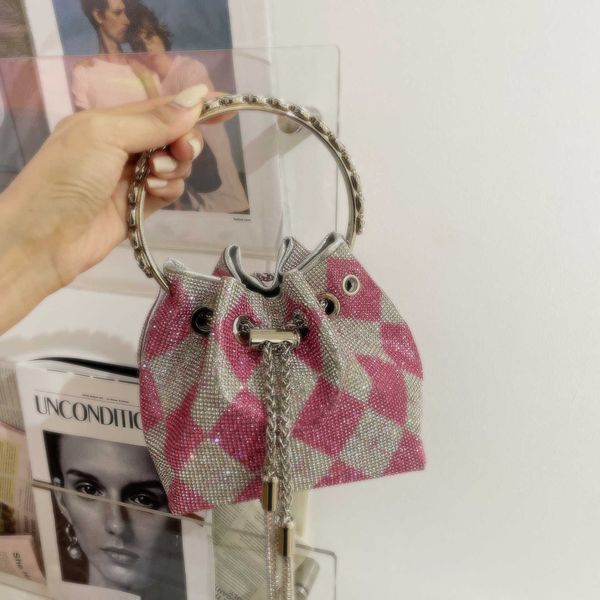 lattice color matching diamond shiny sequin bag hand inlaid diamond rhinestone tassel bucket bag portable messenger bag female 230401 
lattice color matching diamond shiny sequin bag hand inlaid diamond rhinestone tassel bucket bag portable messenger bag female 230401