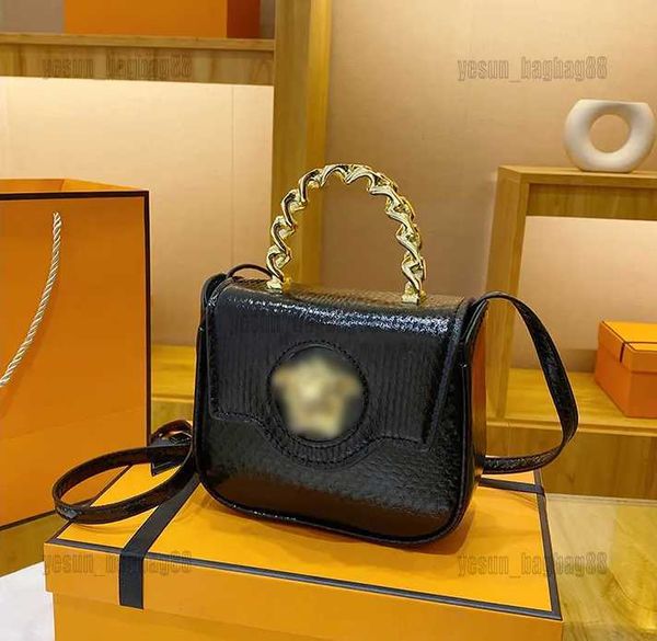 luxury designer handbag versages tote bag female high-capacity crossbody bag shoulder lady wallet messenger handbag 16cm/14cm/6cm
luxury designer handbag versages tote bag female high-capacity crossbody bag shoulder lady wallet messenger handbag 16cm/14cm/6cm