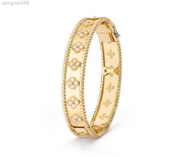 charm bracelets signature bracelet vanclee four-leaf clover star kaleidoscope three-color gold for womens girls valentine's jewelry bij, Black
charm bracelets signature bracelet vanclee four-leaf clover star kaleidoscope three-color gold for womens girls valentine's jewelry bij, Black