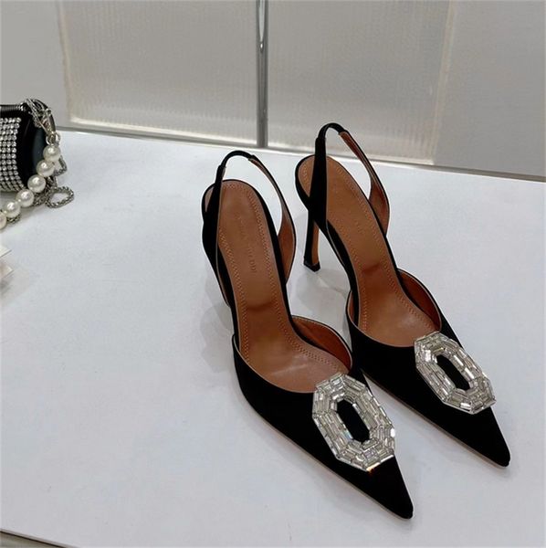 2023 designer dress shoes drill buckle womens high heels fashion party pointed wedding naked black shine ch678
2023 designer dress shoes drill buckle womens high heels fashion party pointed wedding naked black shine ch678