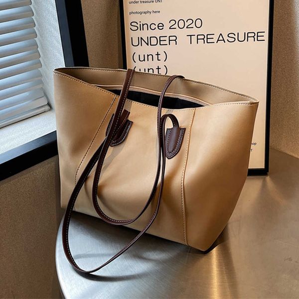 large capacity women tote shoulder bags new fashion underarm handbags simple casual solid color bags made of leather 230308
large capacity women tote shoulder bags new fashion underarm handbags simple casual solid color bags made of leather 230308