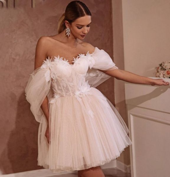 princess short wedding dress 2023 flower sweetheart off the shoulder mini short tulle fariy bride dress robe de mariee custom made, White
princess short wedding dress 2023 flower sweetheart off the shoulder mini short tulle fariy bride dress robe de mariee custom made, White