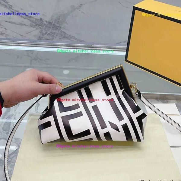 clip bag women shoulder bags fashion full letter print genuine leather handbag purse hasp gold metal clasp removable shoulder
clip bag women shoulder bags fashion full letter print genuine leather handbag purse hasp gold metal clasp removable shoulder