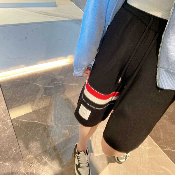men's and women's shorts in 2023 summer new fashion designer brand thom colorful bar ice silk 5/4 loose outerwear high waist half, White;black
men's and women's shorts in 2023 summer new fashion designer brand thom colorful bar ice silk 5/4 loose outerwear high waist half, White;black