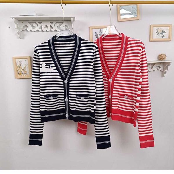 women's sweaters designer french celebrity 2023 early spring new stripe fragrant short letter coat cardigan women w0ah, White;black
women's sweaters designer french celebrity 2023 early spring new stripe fragrant short letter coat cardigan women w0ah, White;black