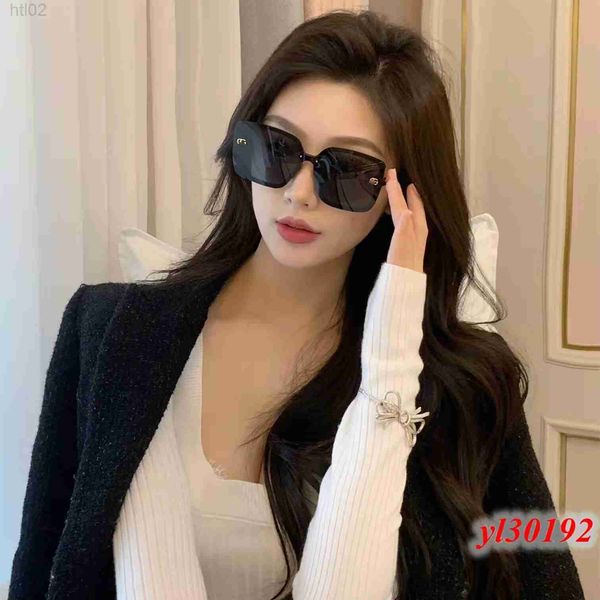 designer ggs fashion g sunglasses korean version trend fashion pose uv resistant female gradient ocean piece female, White;black
designer ggs fashion g sunglasses korean version trend fashion pose uv resistant female gradient ocean piece female, White;black