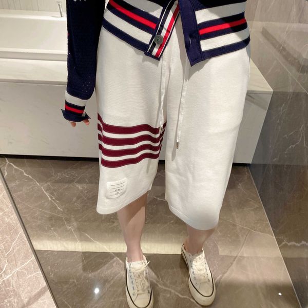 men's and women's shorts in 2023 summer new fashion designer brand thom knitted ice linen loose for couples sports red blue bar ca, White;black
men's and women's shorts in 2023 summer new fashion designer brand thom knitted ice linen loose for couples sports red blue bar ca, White;black