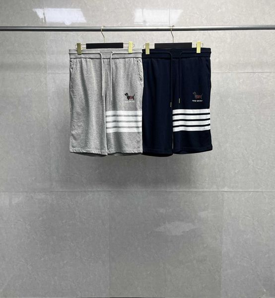 men's and women's shorts in 2023 summer new fashion designer brand thom early spring classic four bar dog loho embroidered casual, White;black
men's and women's shorts in 2023 summer new fashion designer brand thom early spring classic four bar dog loho embroidered casual, White;black