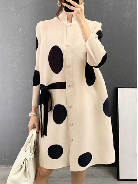 gvuw stand collar pleated dress 2023 autumn single breasted drawstring dot printing festival clothing women elegant 25d1062, White;black
gvuw stand collar pleated dress 2023 autumn single breasted drawstring dot printing festival clothing women elegant 25d1062, White;black