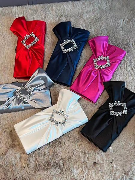 designer ladies dinner bag high-quality solid color real silk bow diamond-encrusted square buckle banquet chain envelope bag stylish clutch
designer ladies dinner bag high-quality solid color real silk bow diamond-encrusted square buckle banquet chain envelope bag stylish clutch