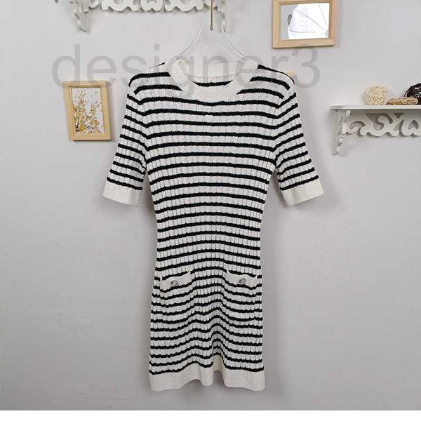 casual dresses designer chic chest letter 2023 early spring new logo open back navy knit stripe short sleeve dress wsdb, Black;gray
casual dresses designer chic chest letter 2023 early spring new logo open back navy knit stripe short sleeve dress wsdb, Black;gray