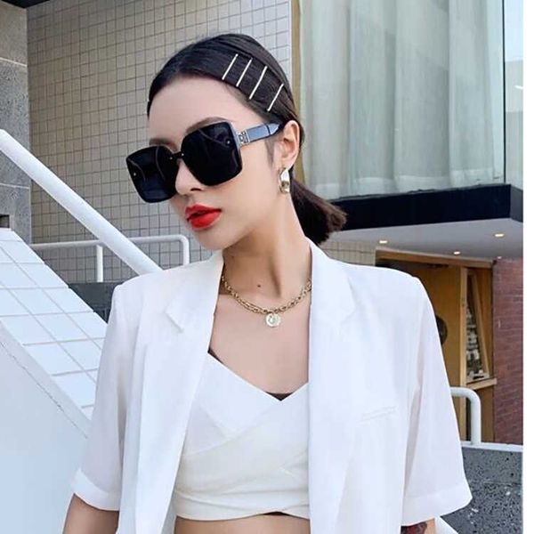 women 2021 new style fashion sunglasses women's temperament trend driving polarizers have super texture, White;black
women 2021 new style fashion sunglasses women's temperament trend driving polarizers have super texture, White;black