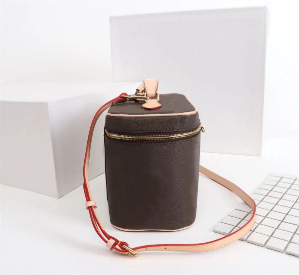 luxury make up trunk cosmetic box handbags bags designer makeup case lady bucket bag classic pouch leather women vanity shoulder tote handba, Black;red
luxury make up trunk cosmetic box handbags bags designer makeup case lady bucket bag classic pouch leather women vanity shoulder tote handba, Black;red