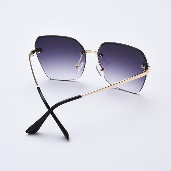 fashion women's sunglasses gradient irregular luxury designer glasses outdoor travel block uv elegant girly sunglasses matching box, White;black
fashion women's sunglasses gradient irregular luxury designer glasses outdoor travel block uv elegant girly sunglasses matching box, White;black