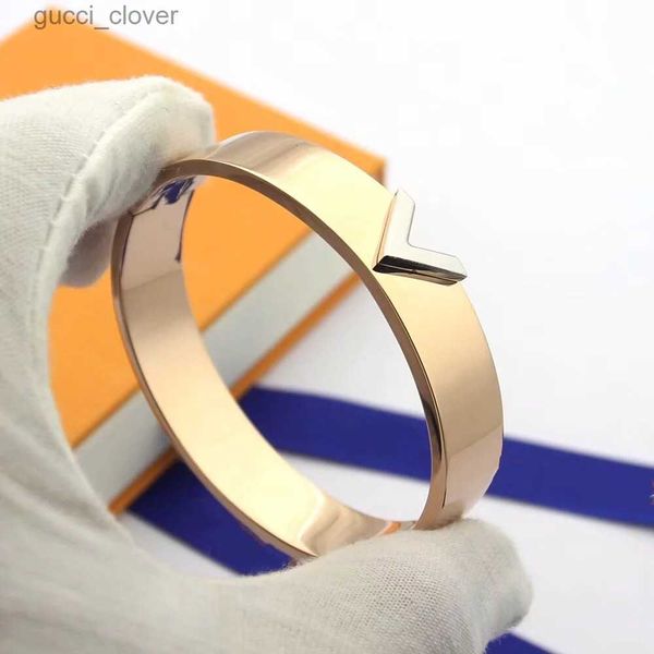 bangle designers mens womens bracelets luxury v jewelry faux leather 18k gold plated stainless steel bracelet wedding gifts g, Black
bangle designers mens womens bracelets luxury v jewelry faux leather 18k gold plated stainless steel bracelet wedding gifts g, Black