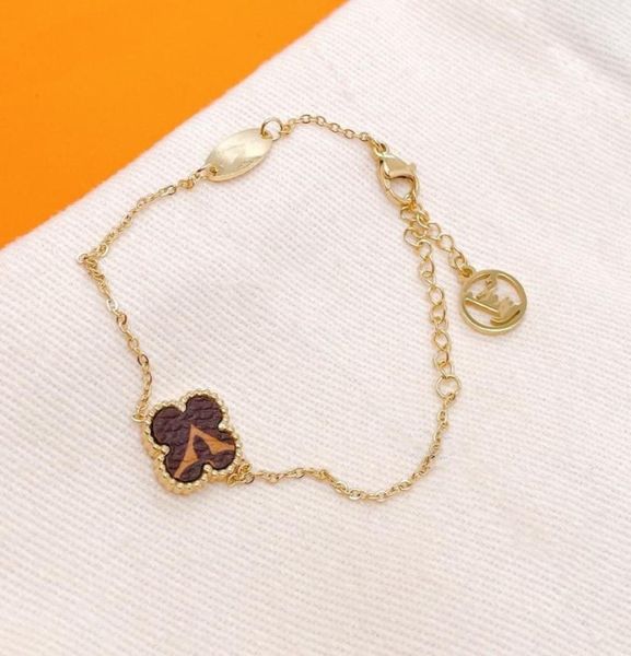love bracelet luxury jewelry women leather designer braceltes with brand elegant four leaf flowers pattern couple necklace8254231, Golden;silver
love bracelet luxury jewelry women leather designer braceltes with brand elegant four leaf flowers pattern couple necklace8254231, Golden;silver