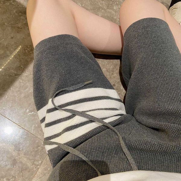 men's and women's shorts in 2023 summer new fashion designer brand thom waffle four bar knitted wool guard pants same middle capri, White;black
men's and women's shorts in 2023 summer new fashion designer brand thom waffle four bar knitted wool guard pants same middle capri, White;black