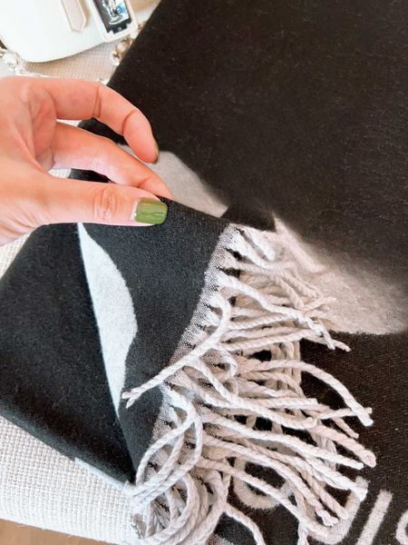Scarf designer scarf Women Designer Scarf Autumn Winter Wool Cotton Warm Shawl Wedding Date Outdoor Travel Letters Scarves shawl 8D70
Scarf designer scarf Women Designer Scarf Autumn Winter Wool Cotton Warm Shawl Wedding Date Outdoor Travel Letters Scarves shawl 8D70