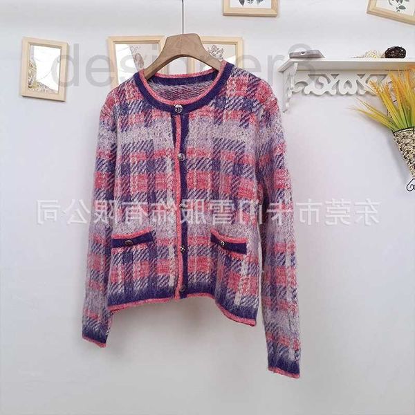 women's sweaters designer chic autumn new product round neck long sleeve single breasted t-shirt plaid slim fit sweater short coat card, White;black
women's sweaters designer chic autumn new product round neck long sleeve single breasted t-shirt plaid slim fit sweater short coat card, White;black